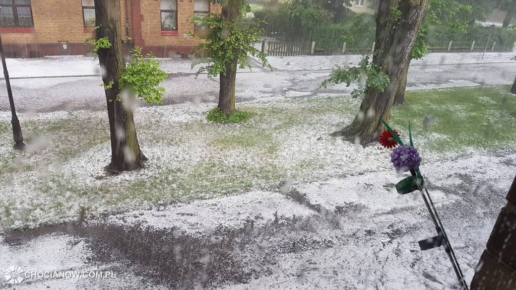  Krajobraz po ulewie z gradem