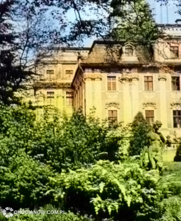 Pokolorowane czarno-białe zdjęcia pałacu