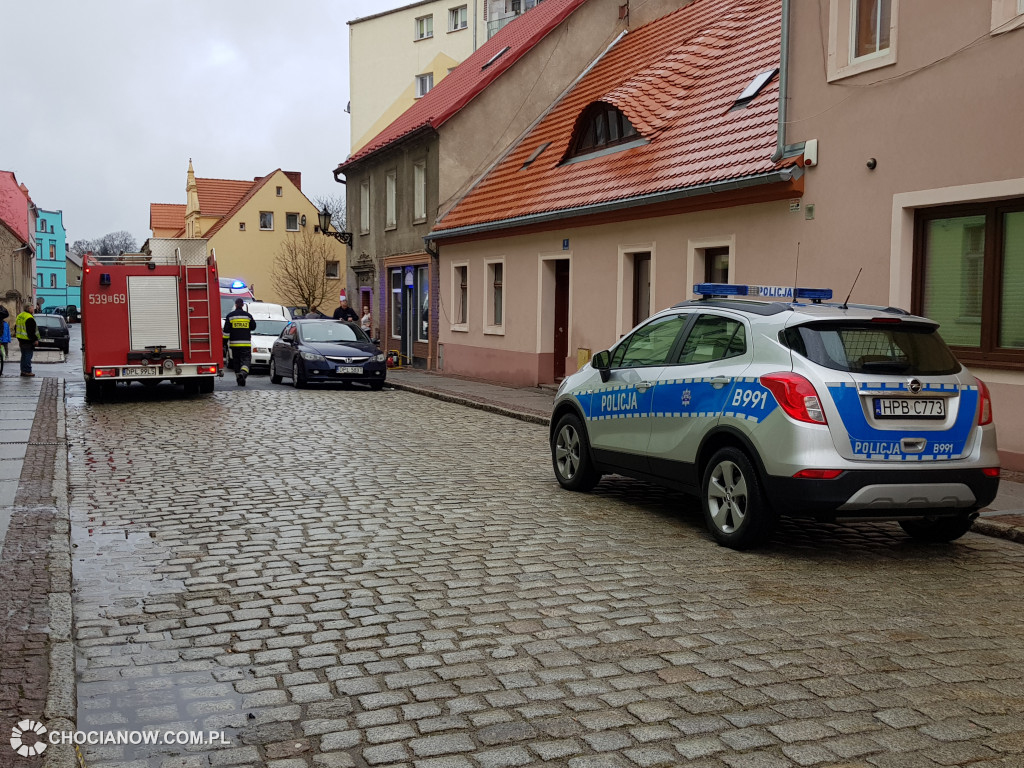 Maszyna do mięsa wciągnęła dłoń kobiety