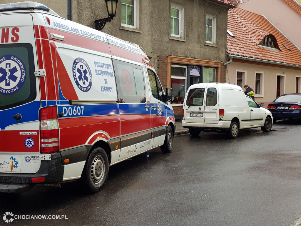 Maszyna do mięsa wciągnęła dłoń kobiety