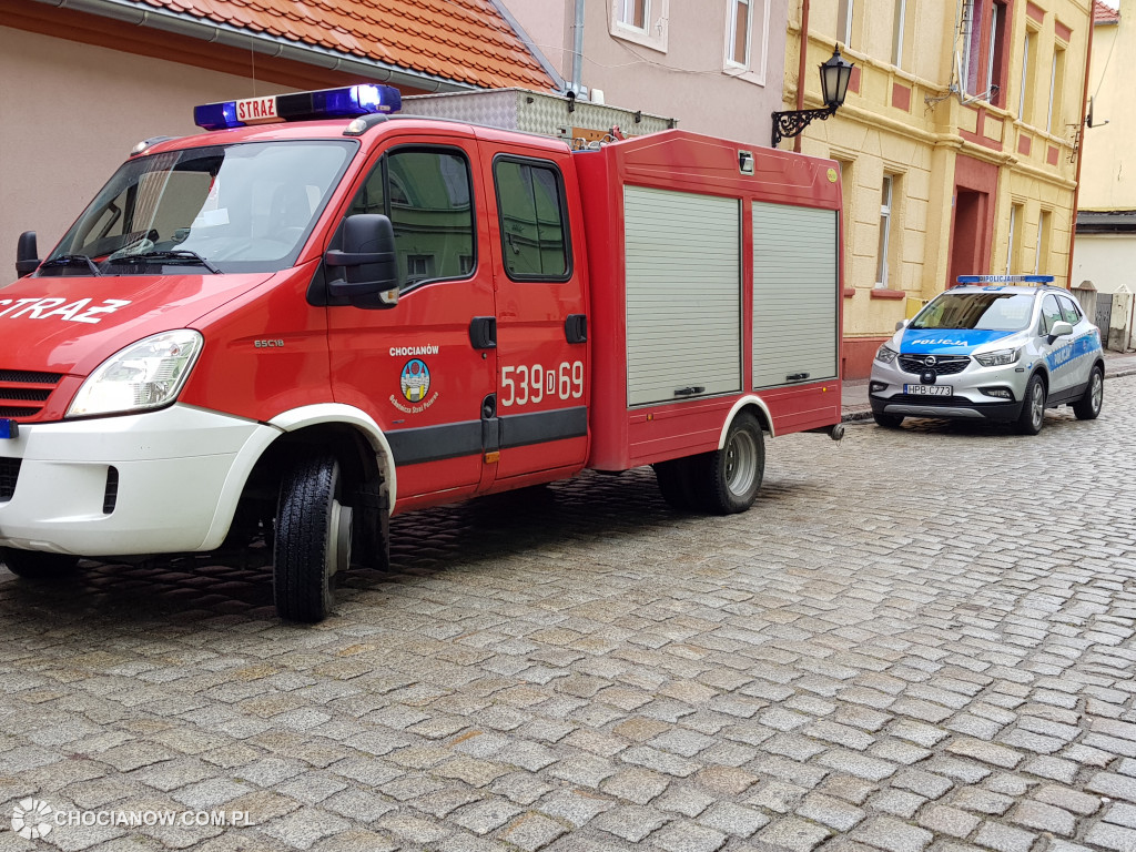 Maszyna do mięsa wciągnęła dłoń kobiety