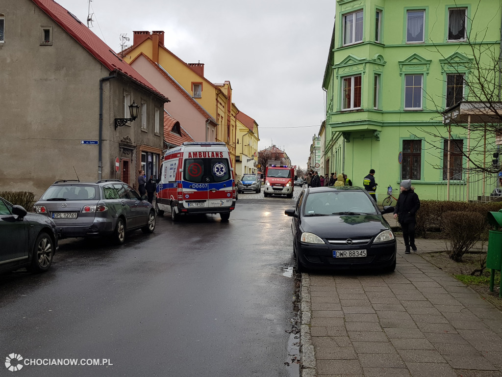 Maszyna do mięsa wciągnęła dłoń kobiety