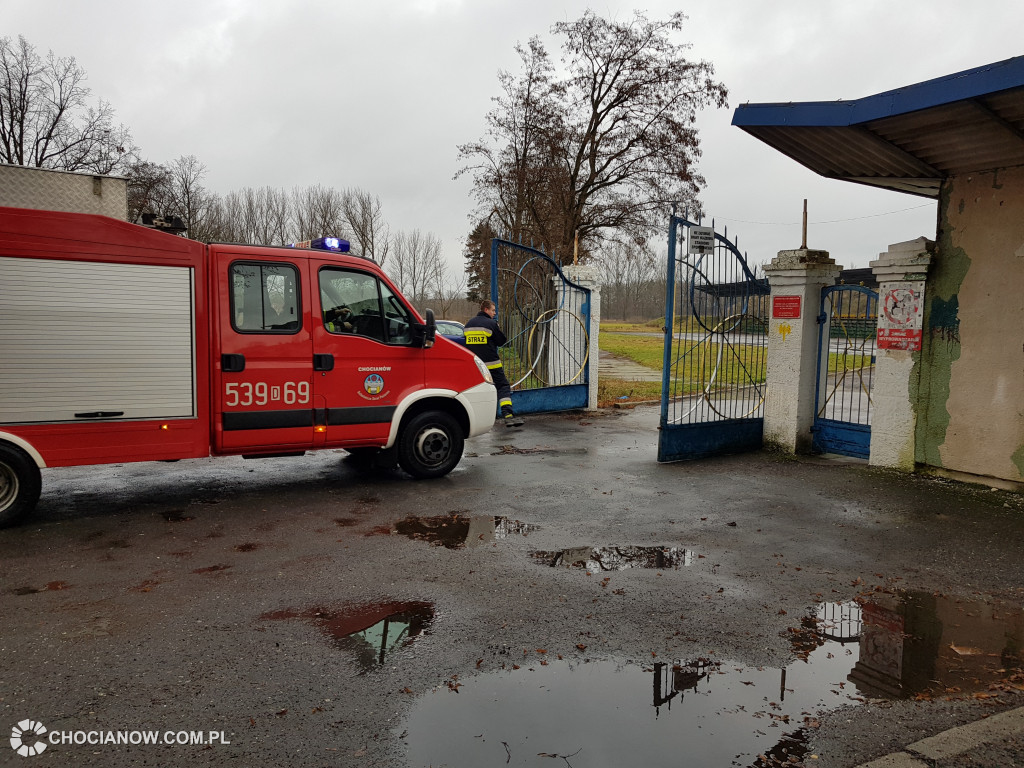 Maszyna do mięsa wciągnęła dłoń kobiety