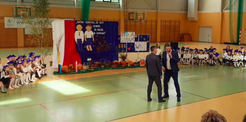 Pasowanie na ucznia i płomienne przemówienia Wandycza i Bujaka 