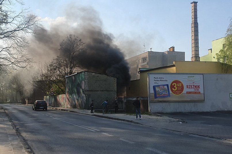 Kłęby czarnego dymu w Chocianowie.