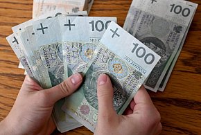 Raport: kobiety zarabiają mniej niż mężczyźni, ale rozw - 18301