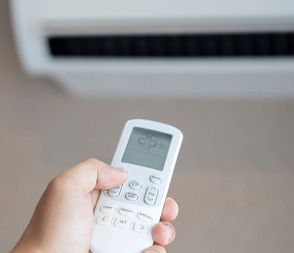 Chłodzisz się klimatyzacją? Oto, co najczęściej robią źle Polacy-21865