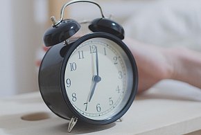 Kiedy cofamy zegarki? Tym razem zimowy czas przyjdzie prędzej-22221