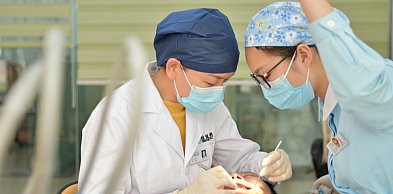 Stomatolog dziecięcy na Białołęce – jak wybrać gabinet, który realnie pomaga dziec