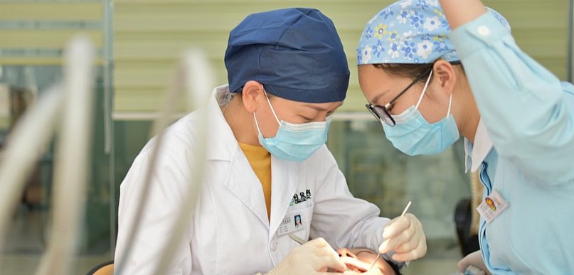 Stomatolog dziecięcy na Białołęce – jak wybrać gabinet, który realnie pomaga dziec